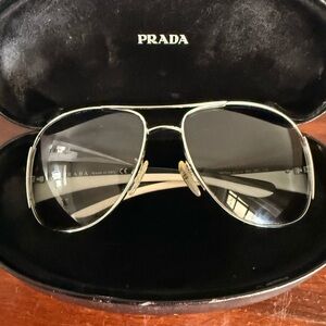 Prada SPR 75G Aviator Silver sunglasses w black and white on sides.no scratches